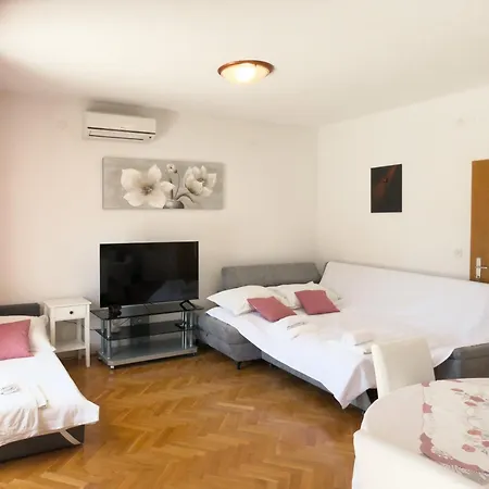 Magic Apartment *